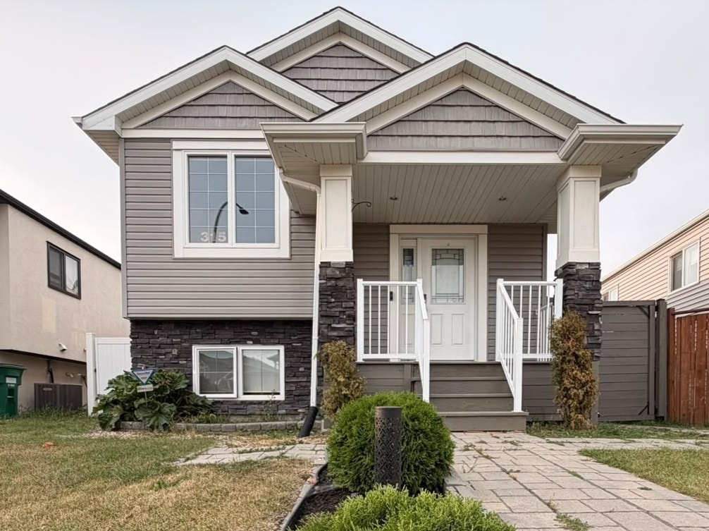 Rosewood SeniorCare home exterior